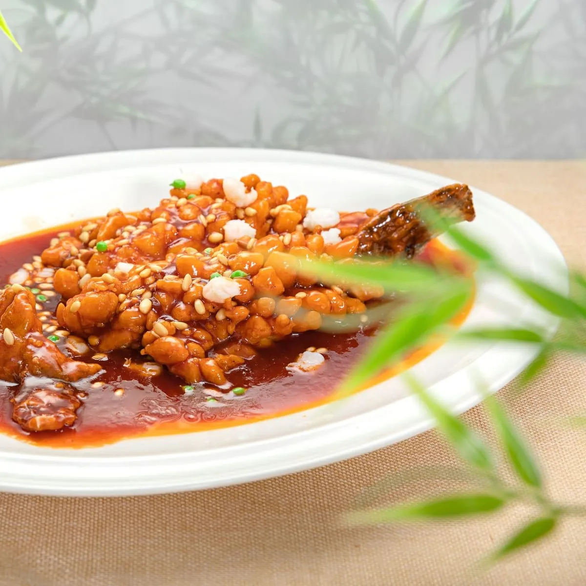 Chancho tipakay crujiente en salsa agridulce roja